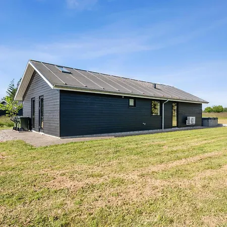 Modern And Stylish Near Gjerrild Nordstrand *