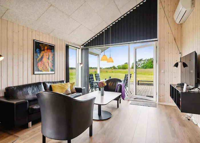 Дом отдыха Modern And Stylish Near Gjerrild Nordstrand