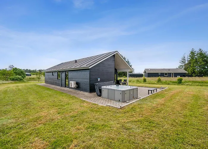 Modern And Stylish Near Gjerrild Nordstrand *